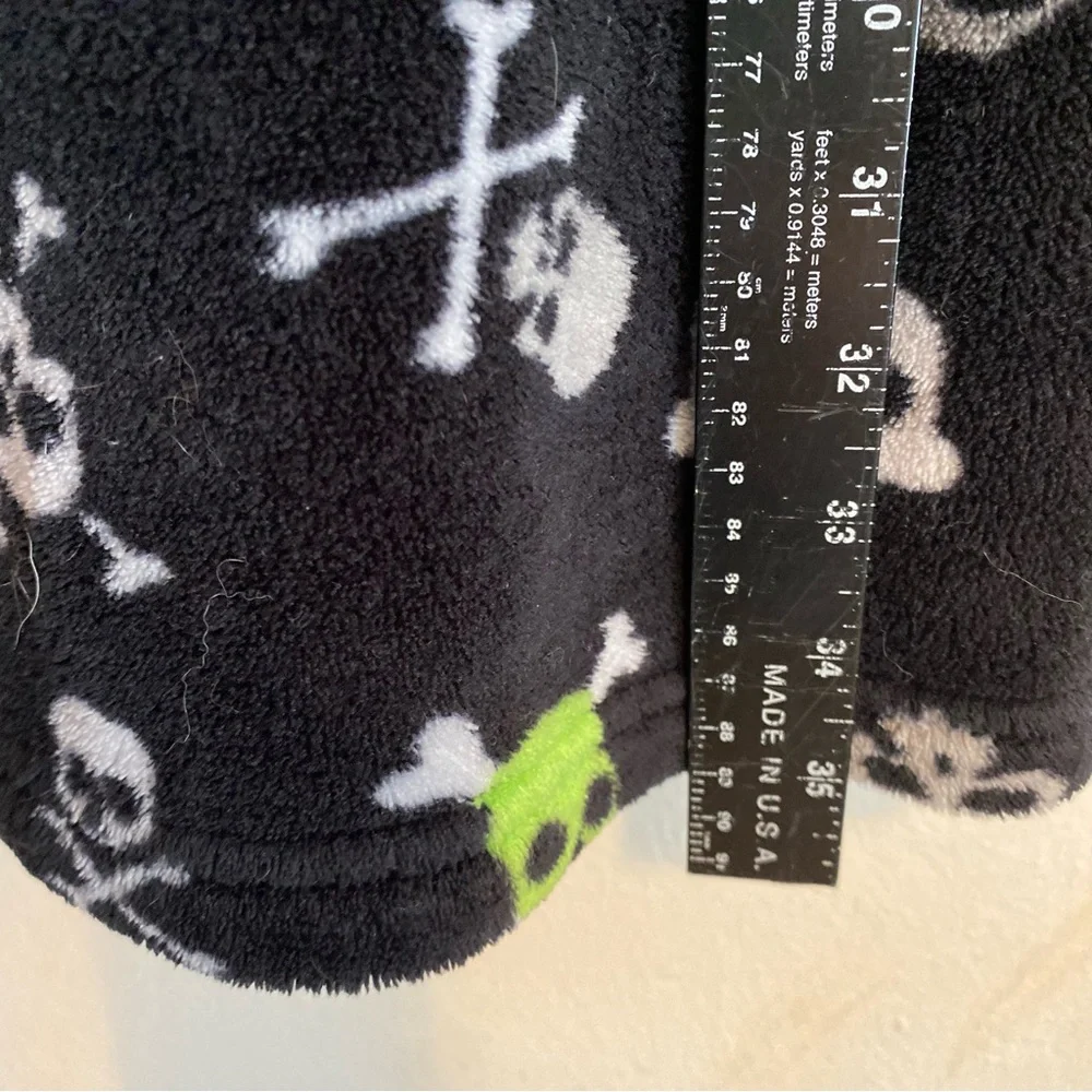 Urban‎ Pipeline Skull Print Robe Girls Size L 12-14 Has No Tie Strap